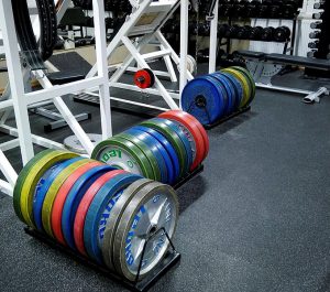 Hantelscheiben sport 300x265 - Weight plates in gym 20180112