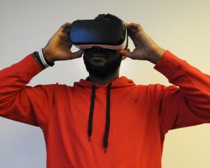 VR Technologie 300x240 - Virtuelle Realität im Bodybuilding